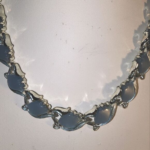 Silvery and Blue Thermoset Necklace  Matching Clip Earrings Excellent Condition - Picture 2 of 10